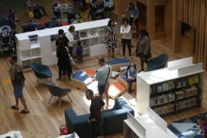 Cara Membantu Berkembang Sastra Australia Selalu Kekurangan Dana